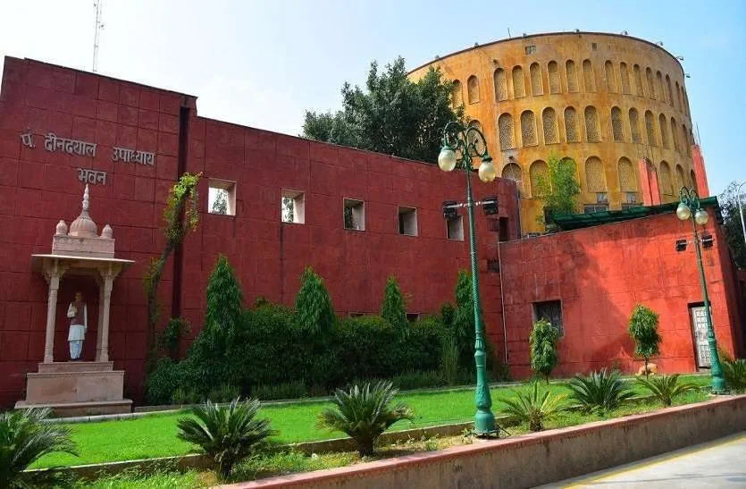 जयपुर नगर निगम में 35 कार्यक्रमों के लिए 17 लाख की फूल-मालाएं खरीदने पर सवाल